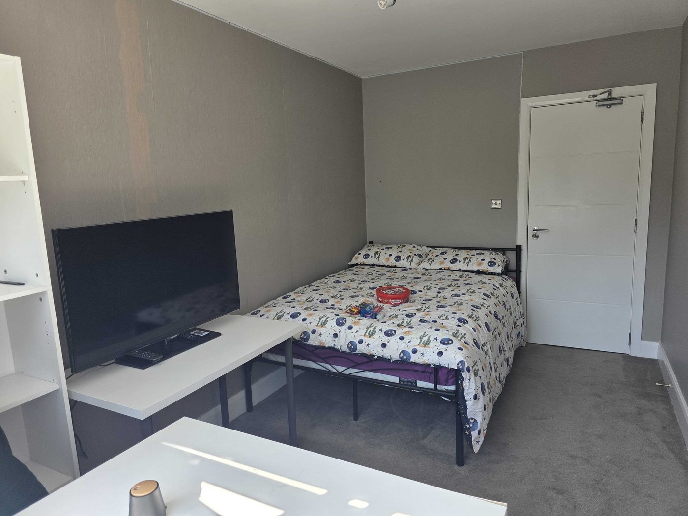 Private bedroom at Shapes