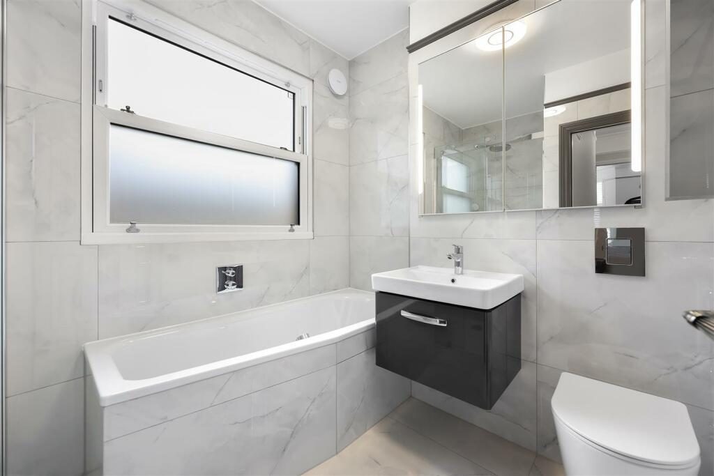 Family bathroom with bath and vanity at Turtle Green
